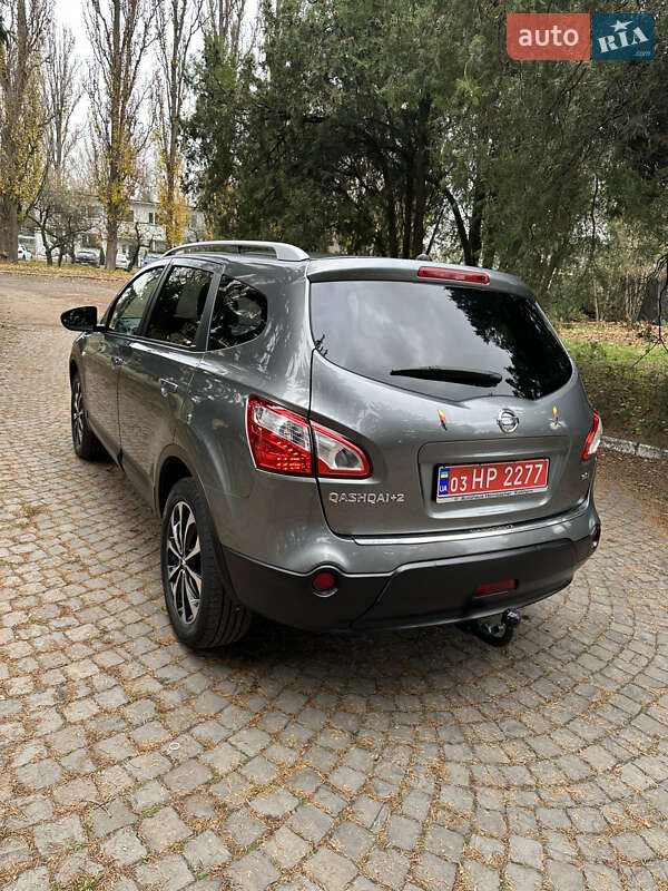 Позашляховик / Кросовер Nissan Qashqai+2 2011 в Києві