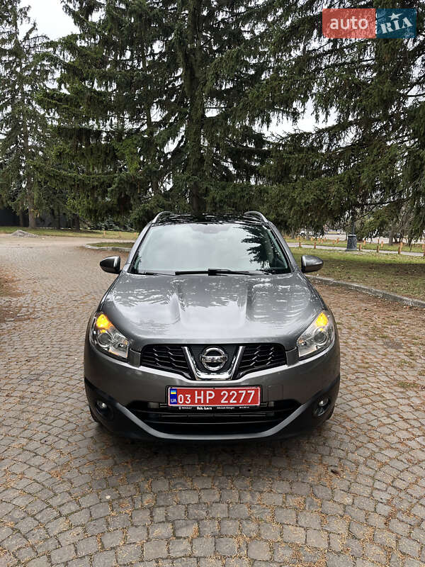 Позашляховик / Кросовер Nissan Qashqai+2 2011 в Києві