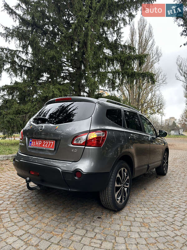 Позашляховик / Кросовер Nissan Qashqai+2 2011 в Києві