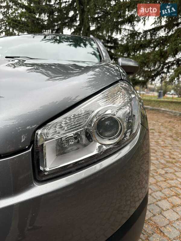Позашляховик / Кросовер Nissan Qashqai+2 2011 в Києві