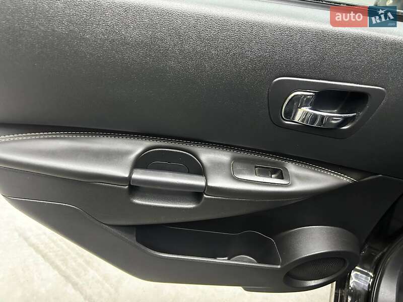 Внедорожник / Кроссовер Nissan Qashqai+2 2010 в Черновцах