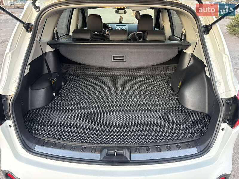 Позашляховик / Кросовер Nissan Qashqai+2 2011 в Сумах