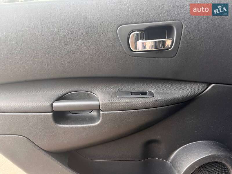 Внедорожник / Кроссовер Nissan Qashqai+2 2010 в Киеве