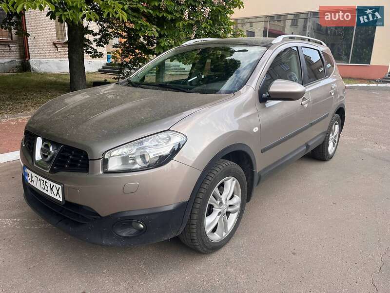 Nissan Qashqai+2 2010