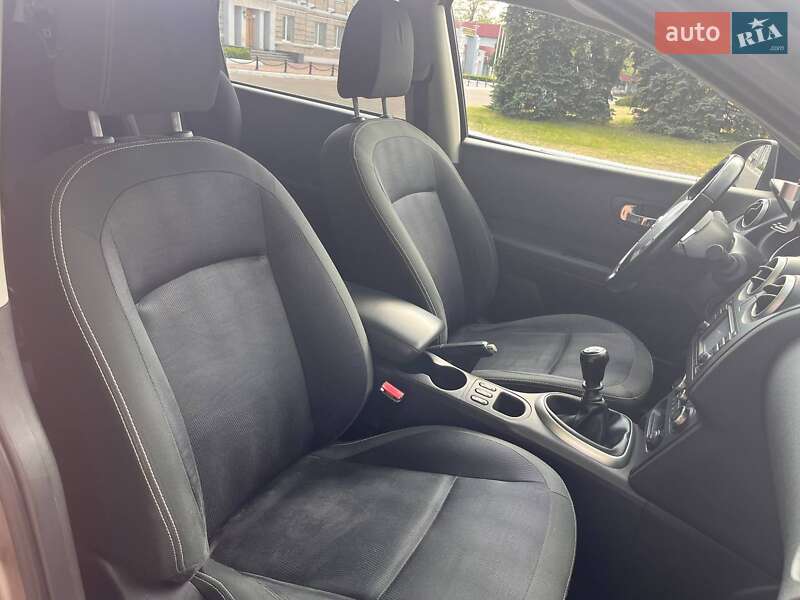 Внедорожник / Кроссовер Nissan Qashqai+2 2010 в Киеве