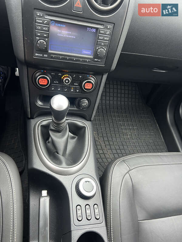 Позашляховик / Кросовер Nissan Qashqai+2 2010 в Рівному