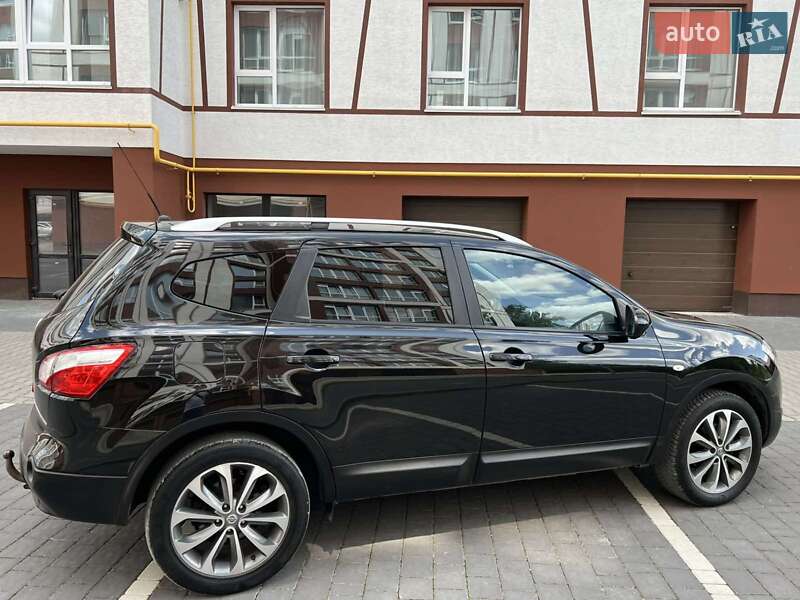 Внедорожник / Кроссовер Nissan Qashqai+2 2010 в Ивано-Франковске
