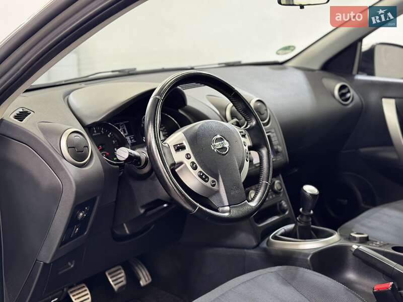 Позашляховик / Кросовер Nissan Qashqai+2 2010 в Стрию