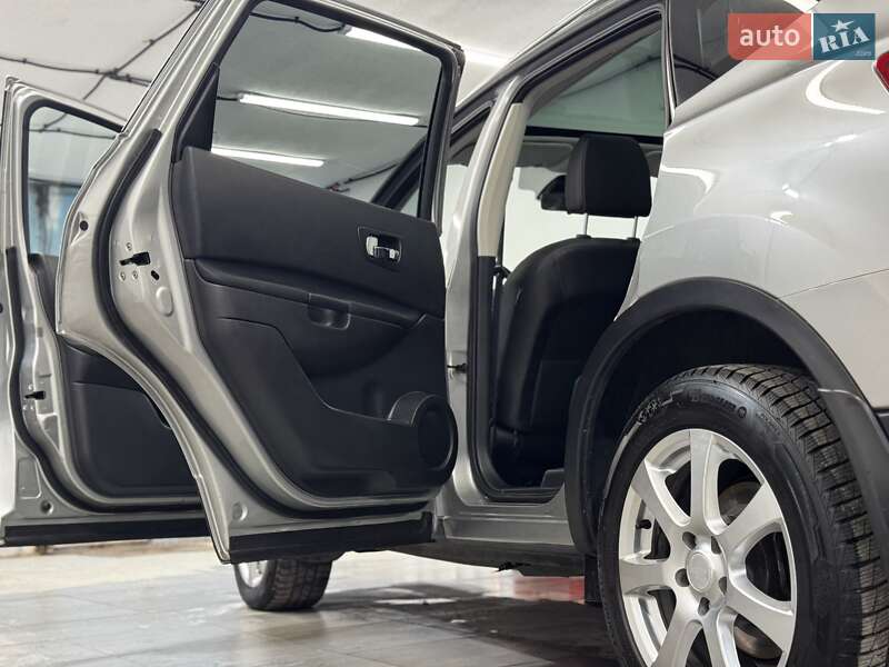 Позашляховик / Кросовер Nissan Qashqai+2 2010 в Стрию