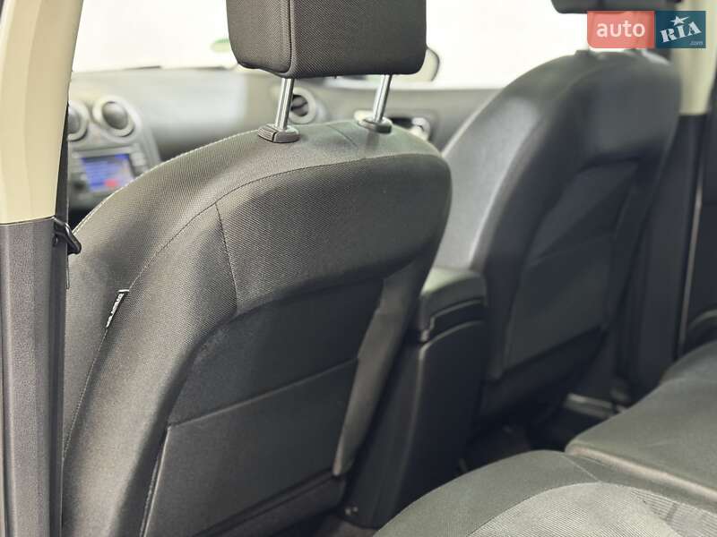 Позашляховик / Кросовер Nissan Qashqai+2 2010 в Стрию
