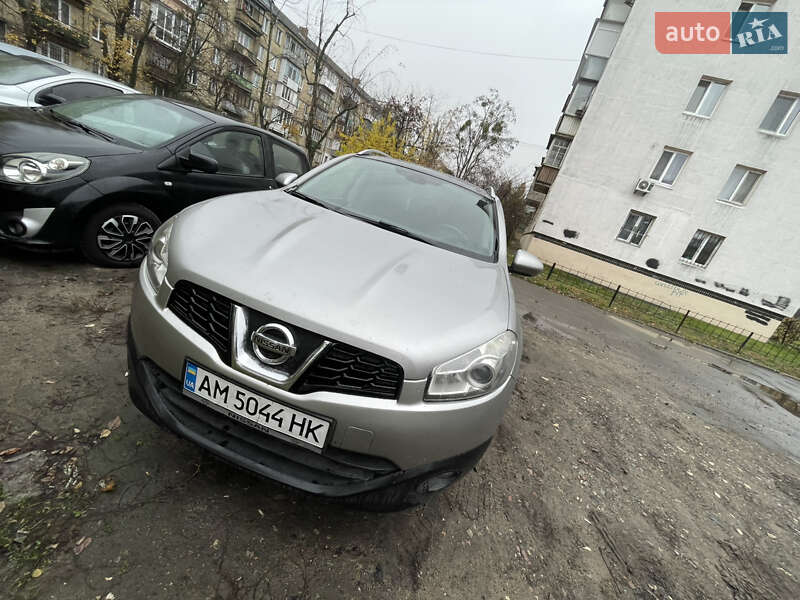 Позашляховик / Кросовер Nissan Qashqai+2 2010 в Києві