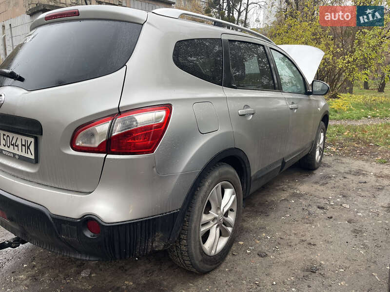 Позашляховик / Кросовер Nissan Qashqai+2 2010 в Києві