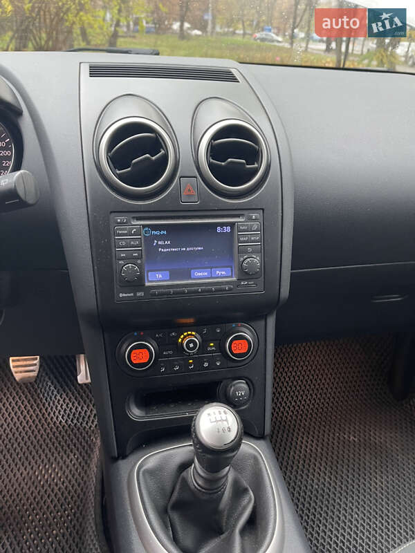 Позашляховик / Кросовер Nissan Qashqai+2 2010 в Києві