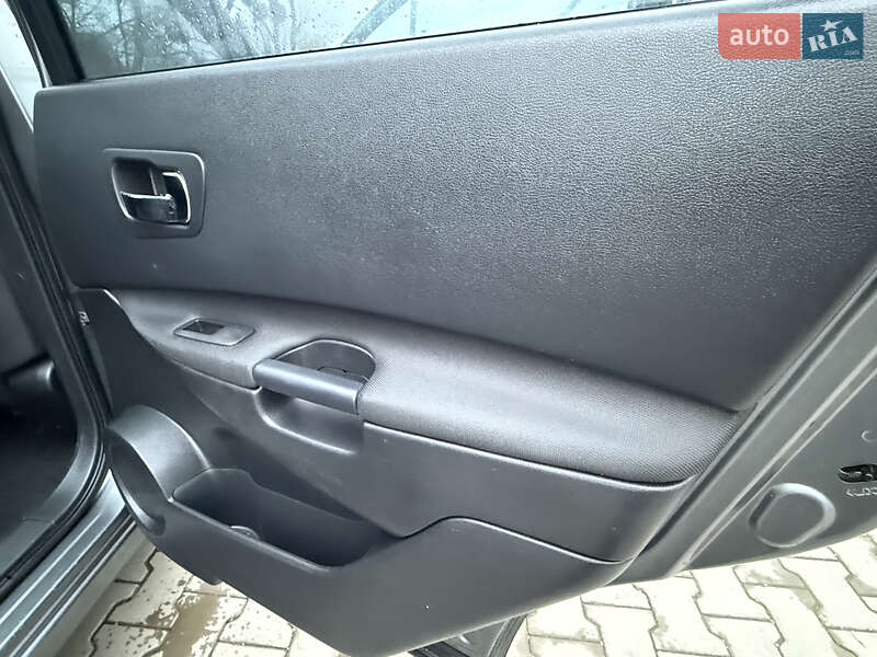 Позашляховик / Кросовер Nissan Qashqai+2 2010 в Млиніві фото 13 Позашляховик / Кросовер Nissan Qashqai+2 2010 в Млиніві