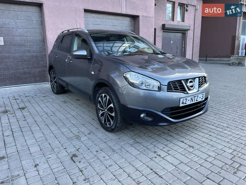 Nissan Qashqai+2 2010