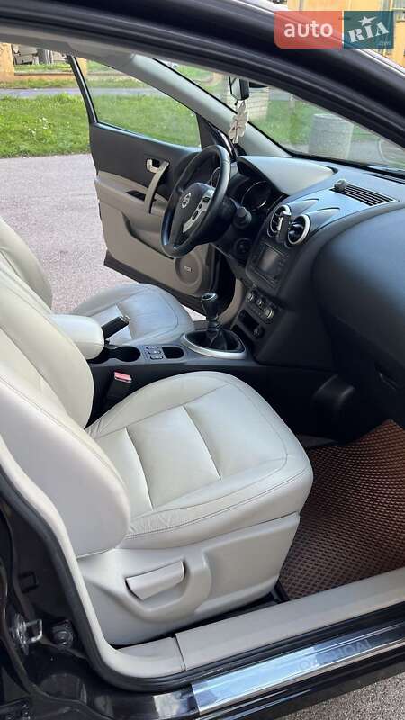 Внедорожник / Кроссовер Nissan Qashqai+2 2010 в Залещиках