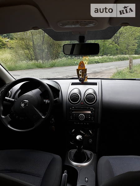 Минивэн Nissan Qashqai 2008 в Рахове