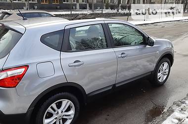Позашляховик / Кросовер Nissan Qashqai 2010 в 