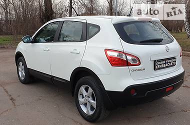 Позашляховик / Кросовер Nissan Qashqai 2013 в 