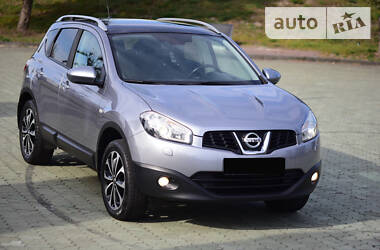 Позашляховик / Кросовер Nissan Qashqai 2010 в 