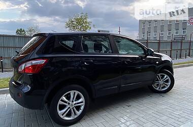 Позашляховик / Кросовер Nissan Qashqai 2010 в 