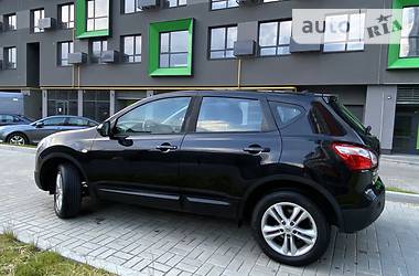 Позашляховик / Кросовер Nissan Qashqai 2010 в 