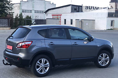 Позашляховик / Кросовер Nissan Qashqai 2013 в 