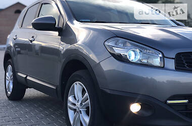 Позашляховик / Кросовер Nissan Qashqai 2013 в 