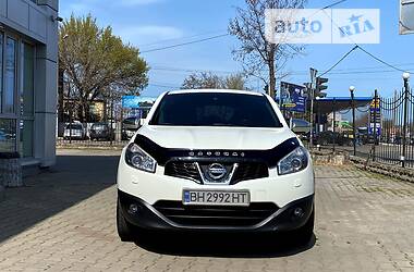 Позашляховик / Кросовер Nissan Qashqai 2013 в 