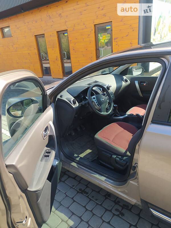 Минивэн Nissan Qashqai 2008 в Литине