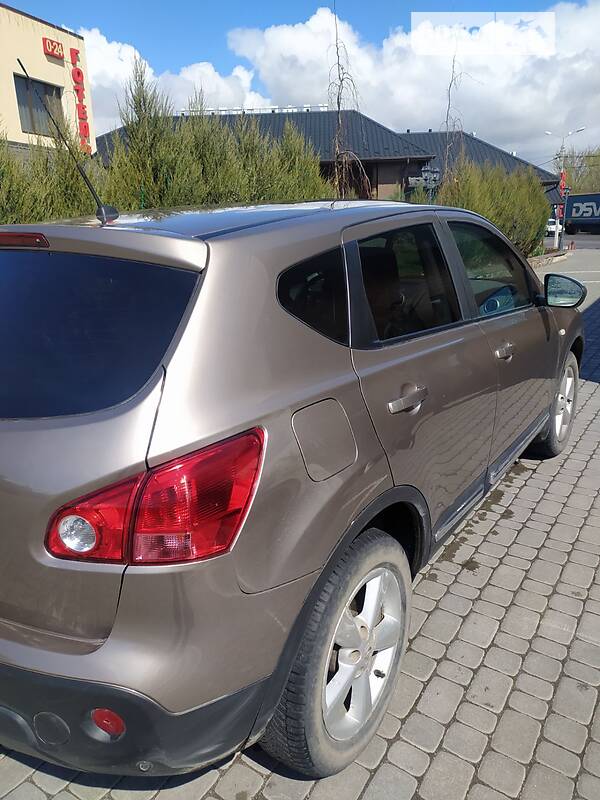 Минивэн Nissan Qashqai 2008 в Литине