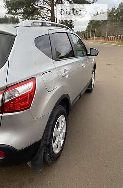 Внедорожник / Кроссовер Nissan Qashqai 2010 в Новояворовске