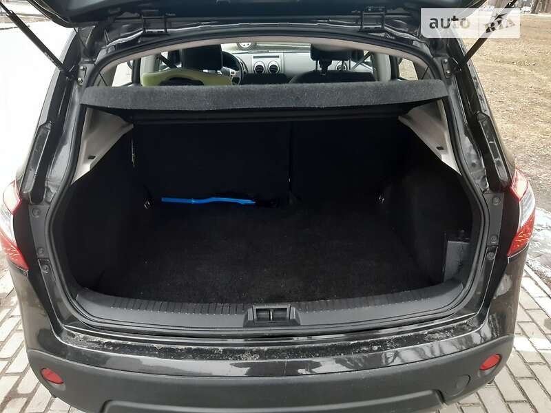 Внедорожник / Кроссовер Nissan Qashqai 2010 в Запорожье