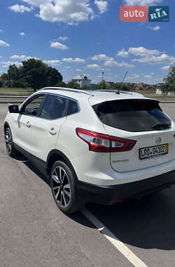 Внедорожник / Кроссовер Nissan Qashqai 2014 в 