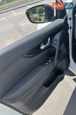 Внедорожник / Кроссовер Nissan Qashqai 2014 в 
