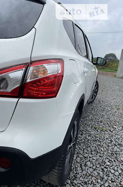 Внедорожник / Кроссовер Nissan Qashqai 2013 в 