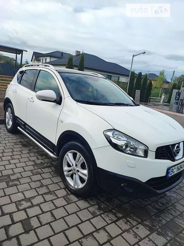 Позашляховик / Кросовер Nissan Qashqai 2010 в Львові