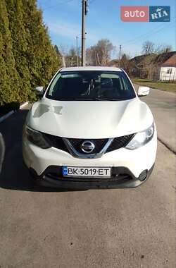 Позашляховик / Кросовер Nissan Qashqai 2015 в Рівному