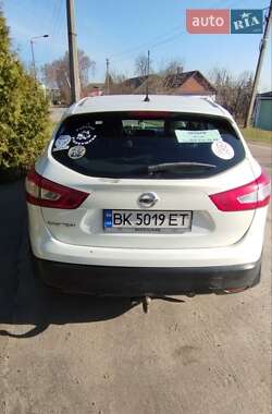 Позашляховик / Кросовер Nissan Qashqai 2015 в Рівному