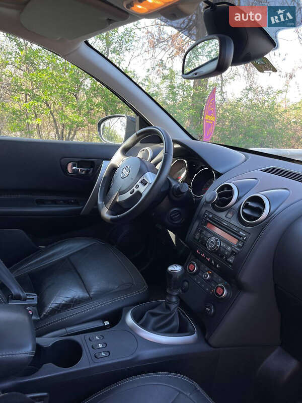 Позашляховик / Кросовер Nissan Qashqai 2009 в Рівному