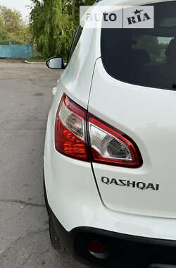 Внедорожник / Кроссовер Nissan Qashqai 2011 в Хороле