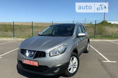 Позашляховик / Кросовер Nissan Qashqai 2010 в Рівному