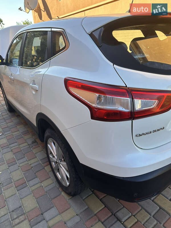 Внедорожник / Кроссовер Nissan Qashqai 2015 в Ужгороде