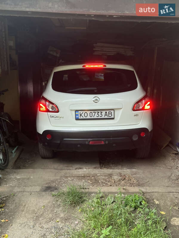 Внедорожник / Кроссовер Nissan Qashqai 2011 в Сваляве