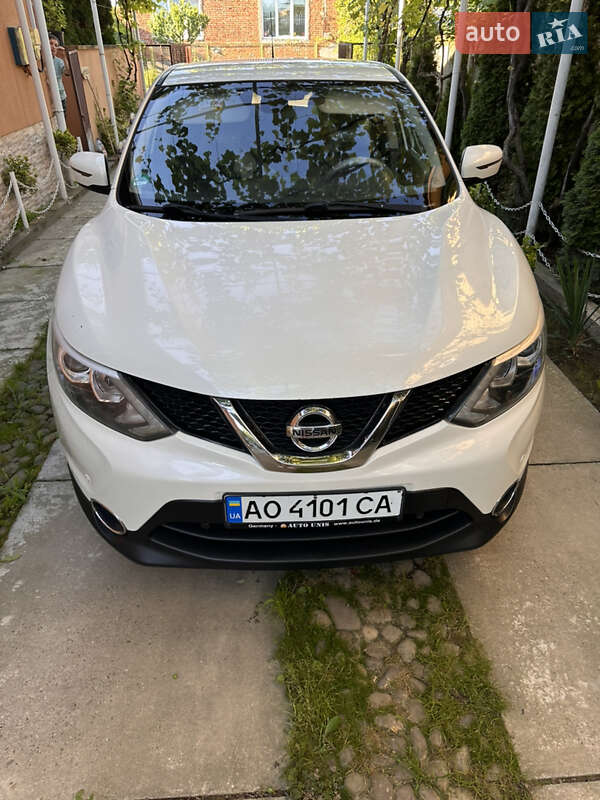Внедорожник / Кроссовер Nissan Qashqai 2015 в Ужгороде
