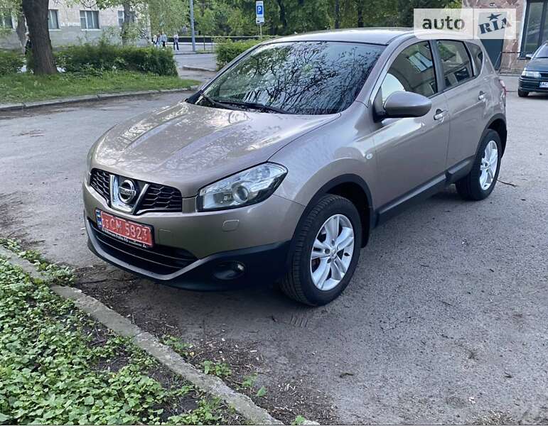 Позашляховик / Кросовер Nissan Qashqai 2012 в Луцьку