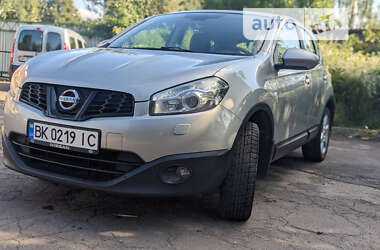 Позашляховик / Кросовер Nissan Qashqai 2010 в Рівному