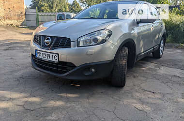 Позашляховик / Кросовер Nissan Qashqai 2010 в Рівному