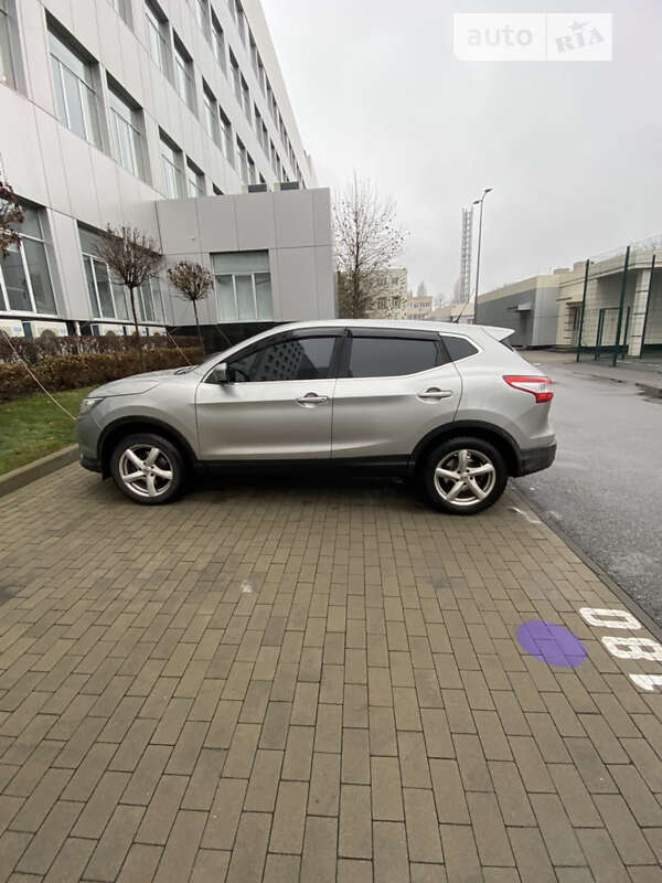Внедорожник / Кроссовер Nissan Qashqai 2016 в Ирпене