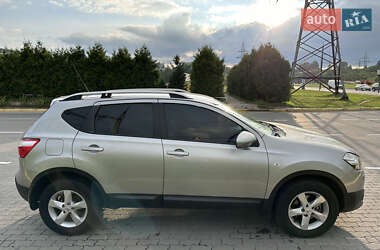 Внедорожник / Кроссовер Nissan Qashqai 2012 в 